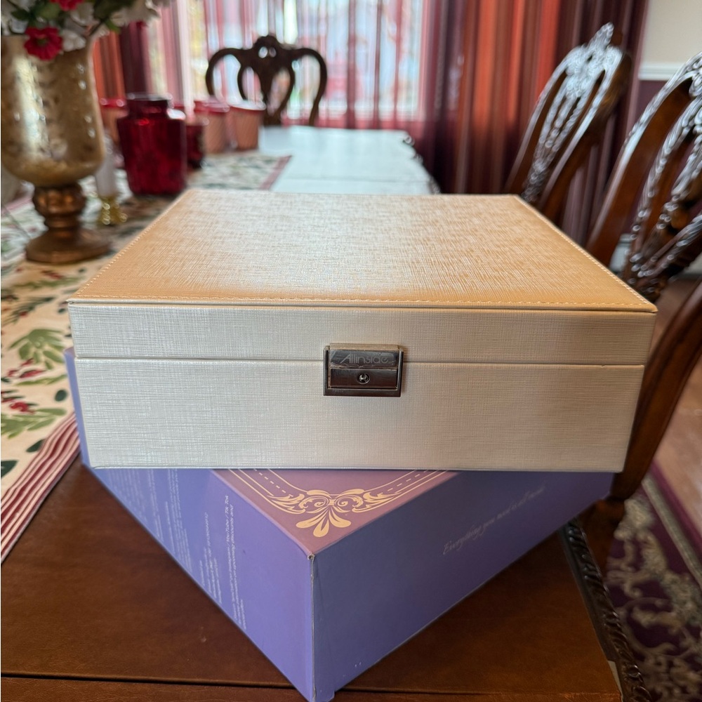 Elegant Cream Jewelry Box